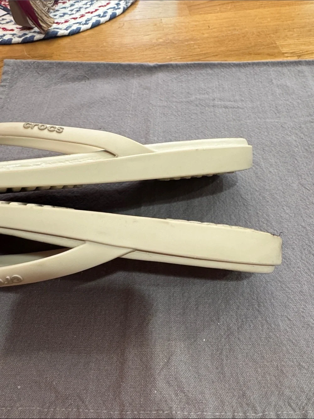 CROCS Women’s Flip Flop Sandals - Cream Leopard Print~6W EUC